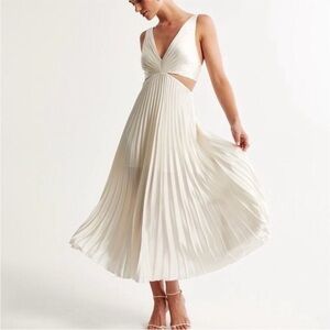 Elegant Cream Pleated Dress